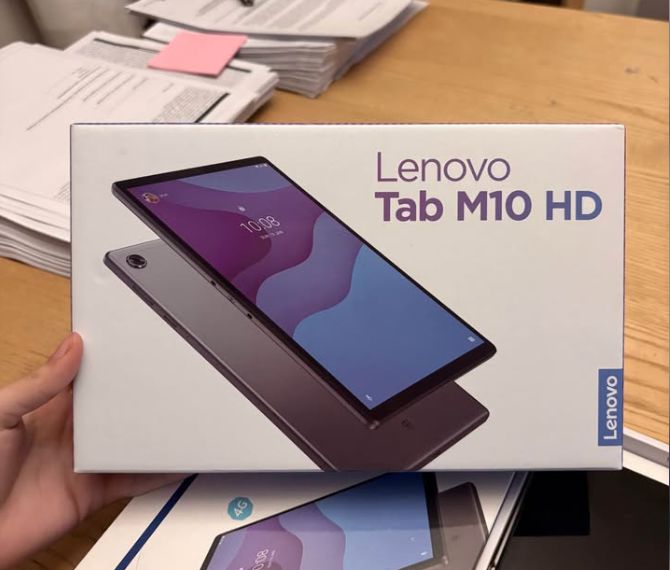 Lenovo Tab Plus (con Funda)