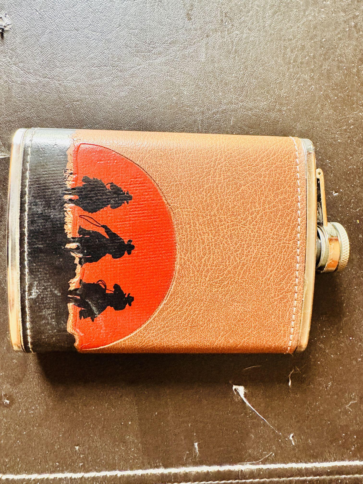 Licorera de Acero Inoxidable - Diseño "Old West" 🤠🥃