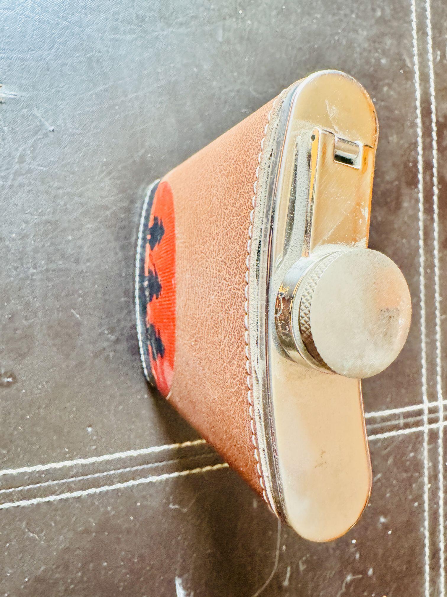 Licorera de Acero Inoxidable - Diseño "Old West" 🤠🥃