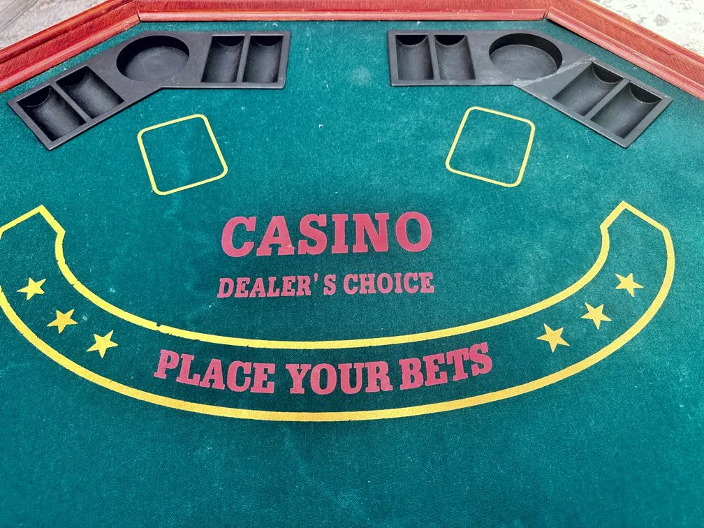 🃏 Mesa de Poker Octagonal de Madera Maciza - ¡Estilo Casino en Casa! ♠️