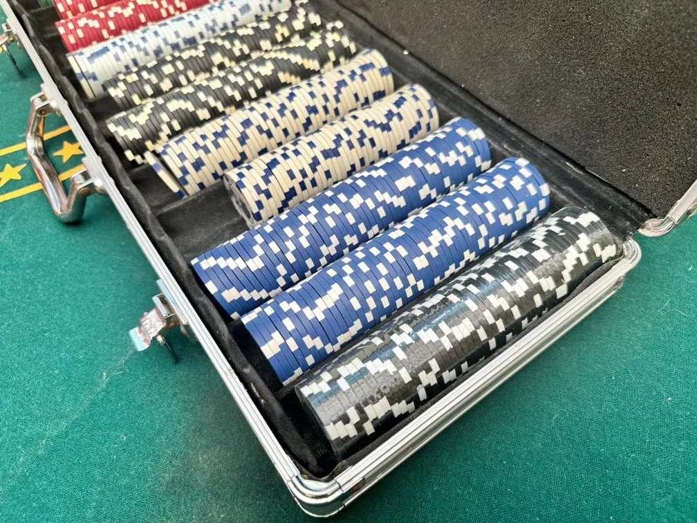 🎲 Set de Fichas de Poker Profesionales - Maletín de Aluminio