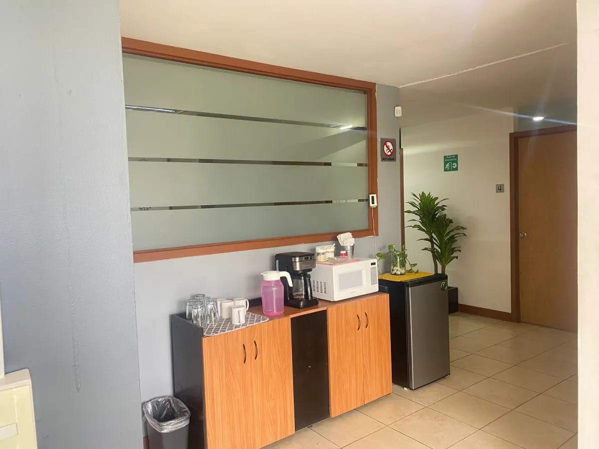 Oficina amueblada en Av. Conchitas y Av. Cruz del sur