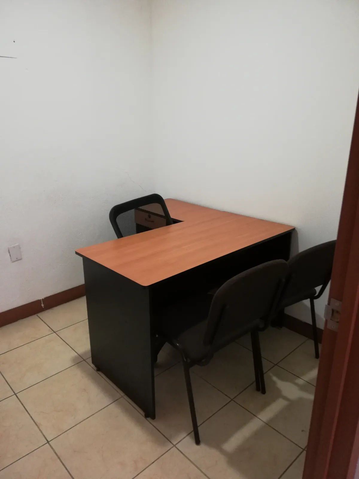 Oficina amueblada en Av. Conchitas y Av. Cruz del sur