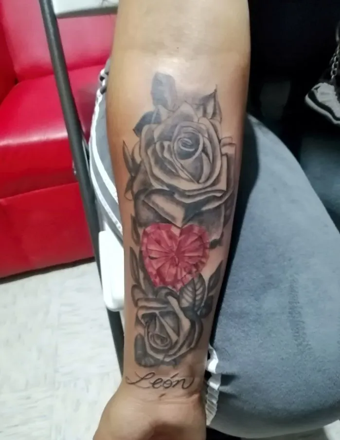 Tatuajes de Flores Personalizados | Diseños Elegantes y Delicados | Posada Tatto
