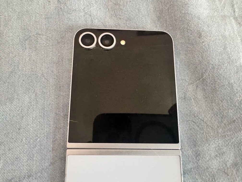 Samsung Galaxy Z Flip6 (512GB) – Impecable Estado