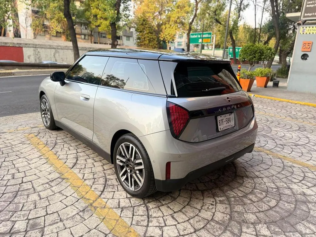 MINI COOPER E 2024 (ELÉCTRICO 100%)
