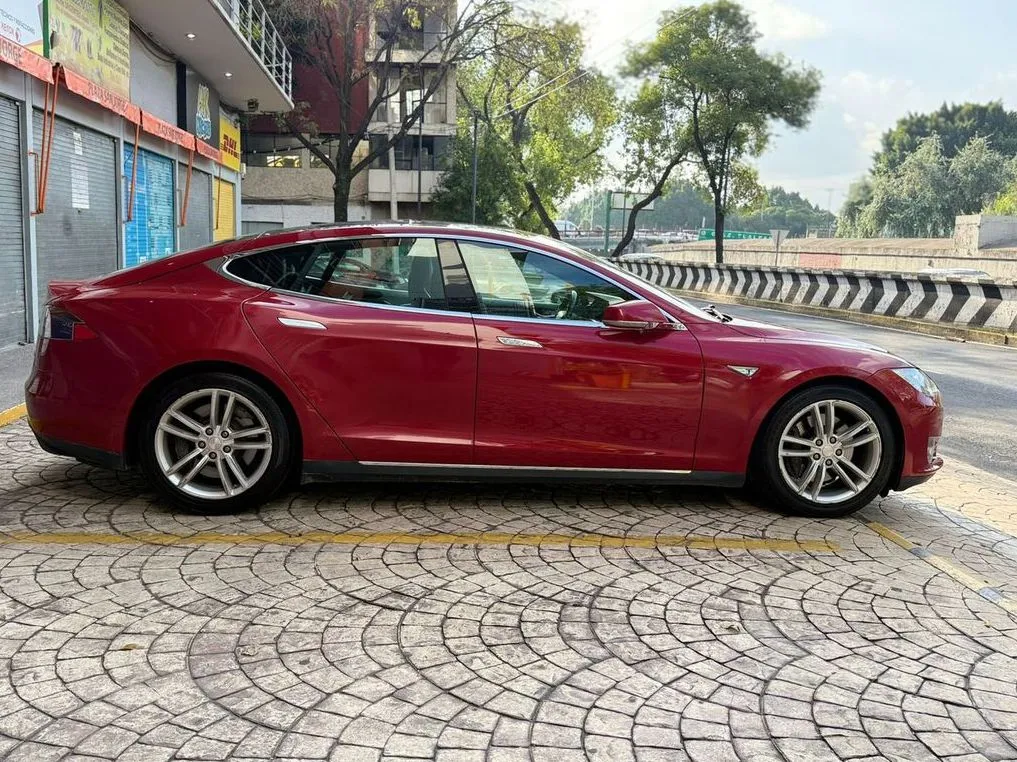 TESLA MODEL S 85D 2015