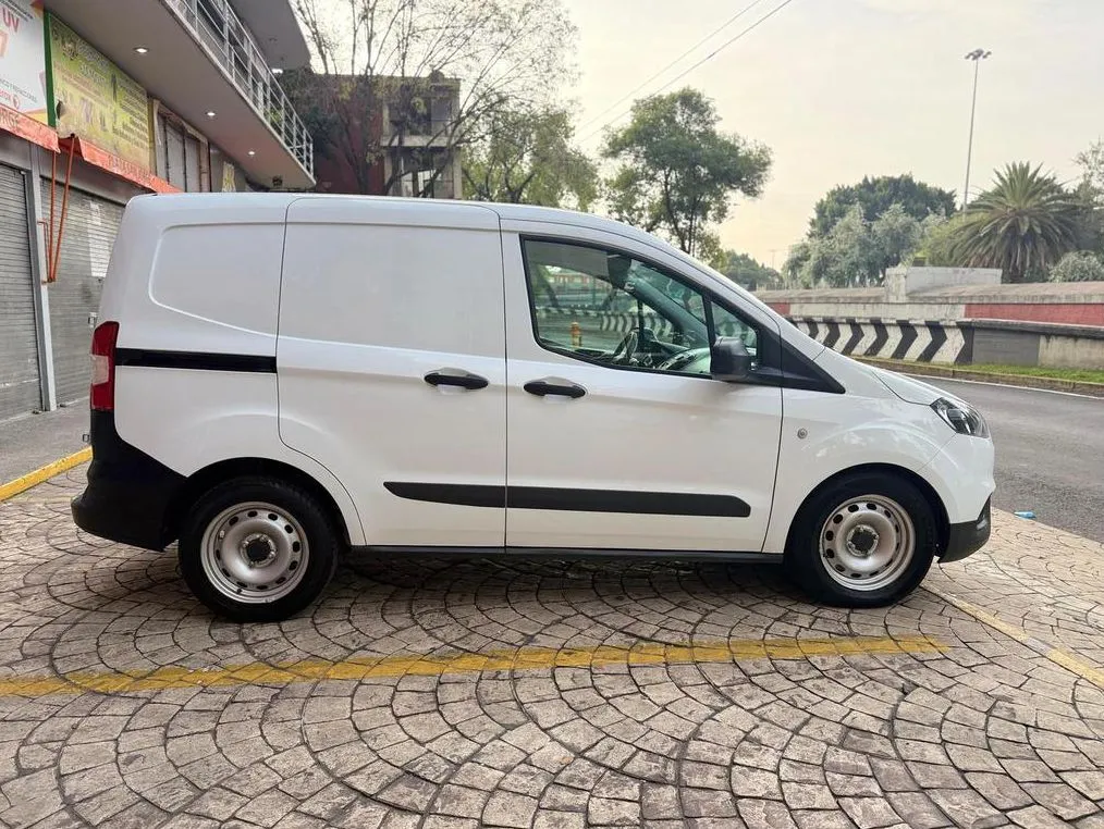 TRANSIT COURIER VAN 2023