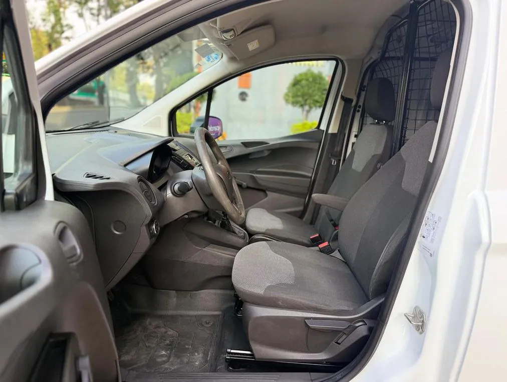 TRANSIT COURIER VAN 2023