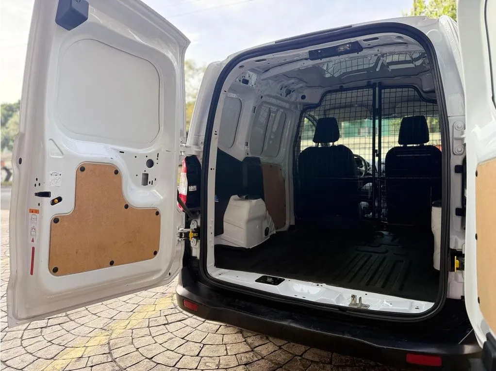 TRANSIT COURIER VAN 2023