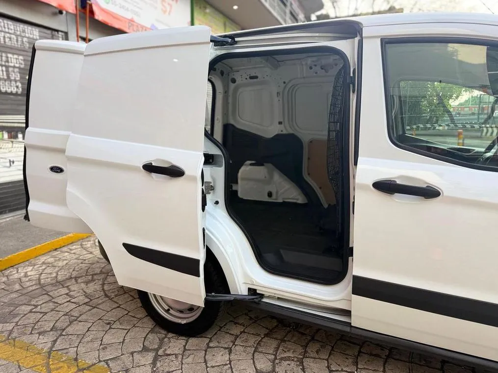 TRANSIT COURIER VAN 2023