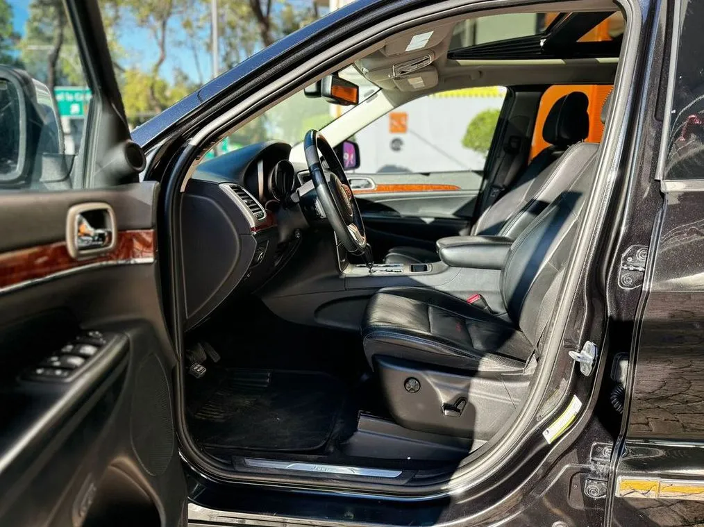 JEEP GRAND CHEROKEE LIMITED LUJO V8 HEMI 2012