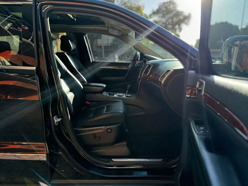 JEEP GRAND CHEROKEE LIMITED LUJO V8 HEMI 2012