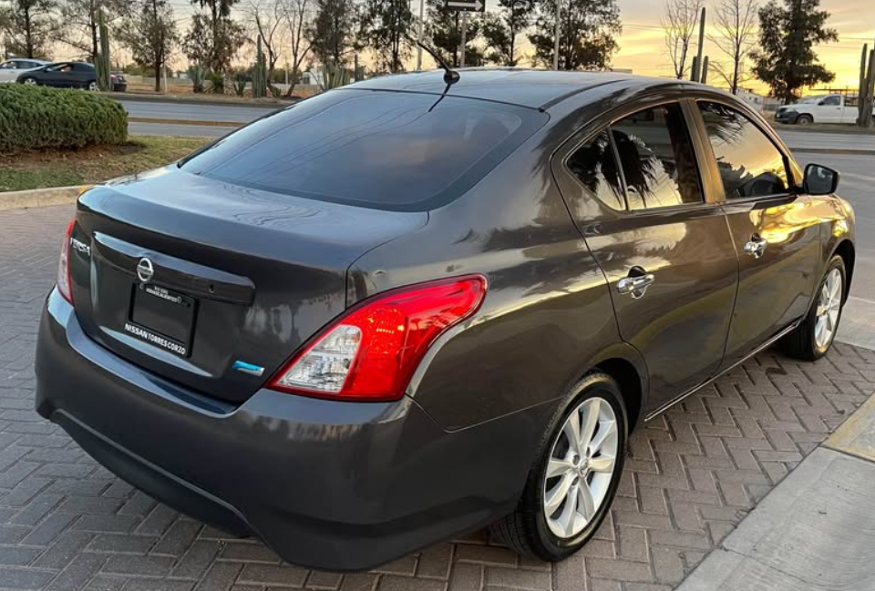 2016 Nissan versa